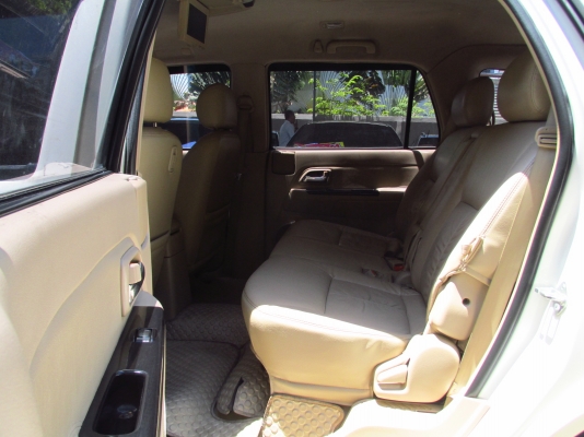 โปรโมชั่นพิเศษ ตอนรับปีใหม่ รถครอบครัว ฟรีดาวน์ MU7  สีขาวสุดฮิต ปี2010