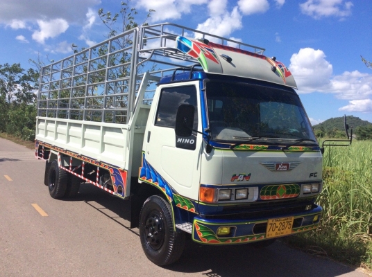 HINO6ล้อ FC แท้ เครื่อง 160 แรง(6สูบ) พวงมาลัยพาว์เวอร์ กะบะเหล็กรั้วคอกแป๊บสูง ยาว 5.5 ม. คานหน้า-หลัง F เครื่องดี ครัทซีสวย ขาย 420,000 บาท ศุภากร (081-1903107 ,0814252943)