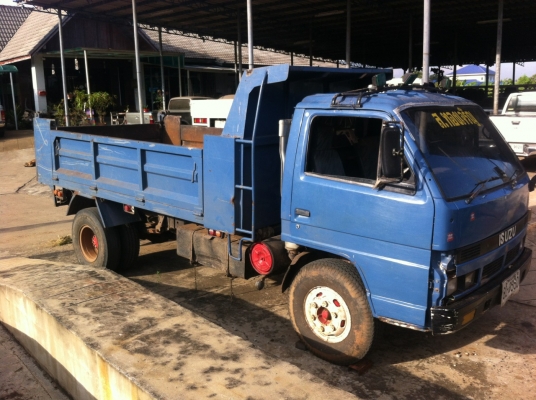 ราคา 335,000บ เบาๆ หกล้อ อีซูซุ NPR115 เกียร์สั้น พ.เวอร๋ ท้ายเอฟ ยาง8.25 สภาพดีสวยพร้อมใช้ ทะเบียนพร้อมโอน