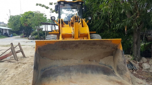 ขายรถตักล้อยาง XGMA รุ่น.KG932.lll ดิสเบรคหน้า หลัง 2 เพลา ใช้งานแค่ 3400 ช.ม เครื่อง ปั้มดี ราคา.750000 ต่อรอง สนใจรีบจองด่วน