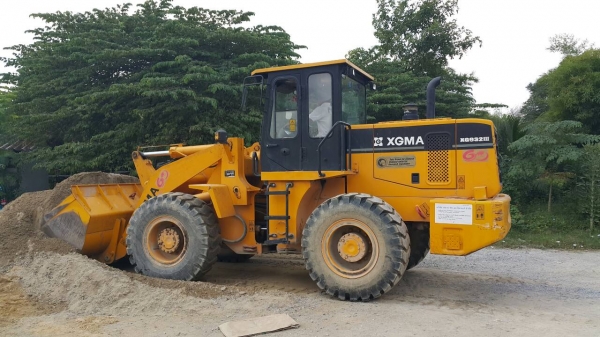 ขายรถตักล้อยาง XGMA รุ่น.KG932.lll ดิสเบรคหน้า หลัง 2 เพลา ใช้งานแค่ 3400 ช.ม เครื่อง ปั้มดี ราคา.750000 ต่อรอง สนใจรีบจองด่วน