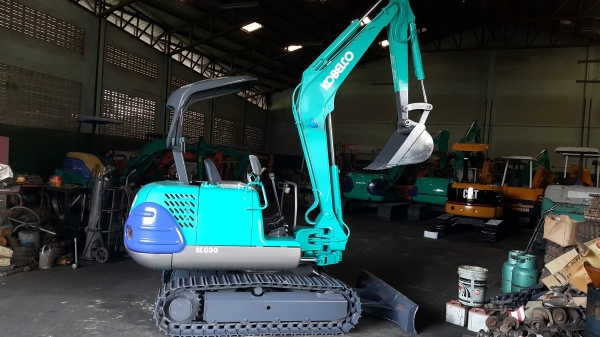 ขาย รถขุด KOBELCO รุ่น SK030 มือสองญี่ปุ่น สวยสภาพ พร้อมใช้งาน มือถือ/LINE ID : 0818753444