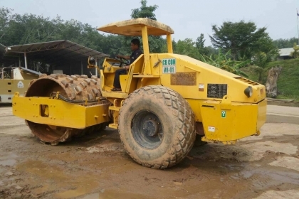 รถบดสั่นเสทือน SAKAI SV512D -2เพลาเปลือกเดียวใช้งาน6500ช.มเครื่องISUZU