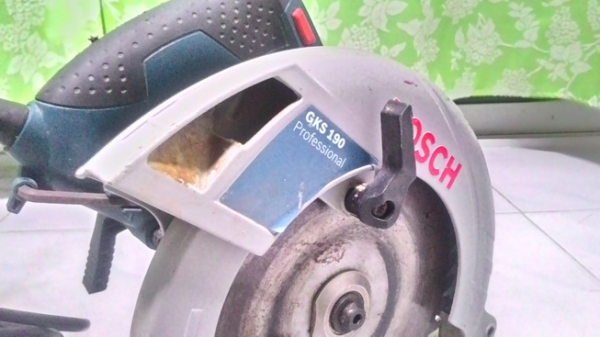 เลื่อนวงเดือนไฟฟ้า bosch ขนาดใบ 7 นิ้ว มีใบพร้อมใช้งานครับ เลื่อนวงเดือนไฟฟ้า bosch ขนาดใบ 7 นิ้ว มีใบพร้อมใช้งานครับ