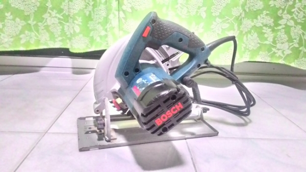 เลื่อนวงเดือนไฟฟ้า bosch ขนาดใบ 7 นิ้ว มีใบพร้อมใช้งานครับ เลื่อนวงเดือนไฟฟ้า bosch ขนาดใบ 7 นิ้ว มีใบพร้อมใช้งานครับ
