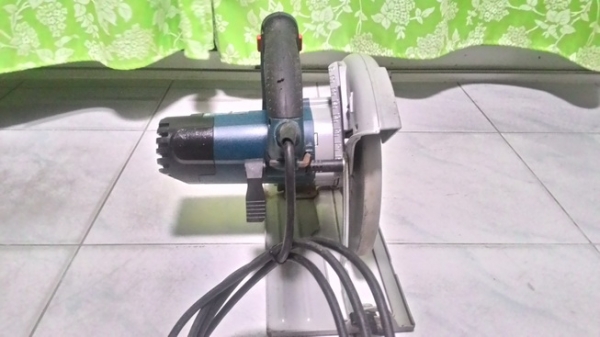 เลื่อนวงเดือนไฟฟ้า bosch ขนาดใบ 7 นิ้ว มีใบพร้อมใช้งานครับ เลื่อนวงเดือนไฟฟ้า bosch ขนาดใบ 7 นิ้ว มีใบพร้อมใช้งานครับ