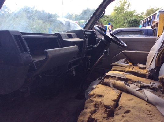 รถ 6 ล้อ TOYOTA L85 แรง หัว NKR ISUZU ดั้ม 3 คิว