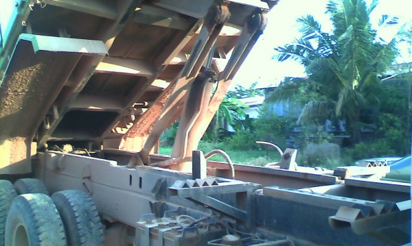 ขาย 950,000บ สิบล้อ มิตซู ไอ้หลง FN527 TF-61&times;&times;-220โบว์ ช่วงล่างเบรคเกียร์ใหญ่10สปีส ดั้มสามมิต มีระบบลากจูง สภาพดีสวยจัดพร้อมใช้ ทะเบียนพร้อมโอน