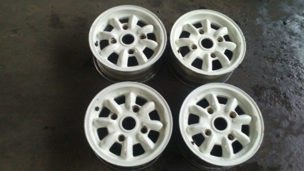 ต้องการขายล้อกล้วยขอบ13"  4 รู 140 สำหรับใส่รถ subaru