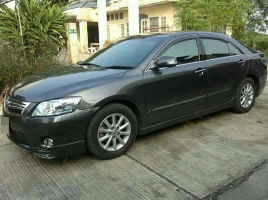 TOYOTA CAMRY HYBRID สีเทาดำ สภาพสวย ไม่มีช้ำ เครื่องดีไม่มีปัญหา ใช้งานมือแรก เดิมๆทั้งคัน
