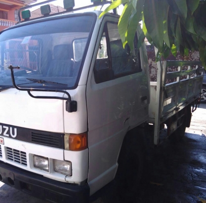 ขายราคา 225,000บ สีล้อ อีซูซุ NKR 88 เกียร์สั้น ช่วงยาว 3.20ม ท้ายลิฟไฮโลริส สภาพดีสวยพร้อมใช้ ทะเบียนพร้อมโอน