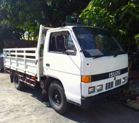 ขายราคา 225,000บ สีล้อ อีซูซุ NKR 88 เกียร์สั้น ช่วงยาว 3.20ม ท้ายลิฟไฮโลริส สภาพดีสวยพร้อมใช้ ทะเบียนพร้อมโอน