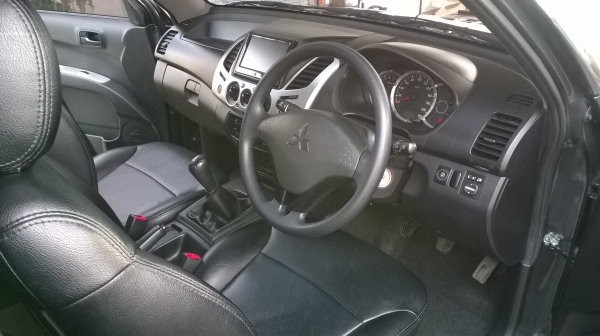 ขายรถบ้านใช้เองครับปีไทรทันปี2013ครับ ขาย349000 ติดต่อ087-1691151 ไทรน้อย