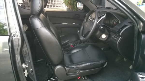 ขายรถบ้านใช้เองครับปีไทรทันปี2013ครับ ขาย349000 ติดต่อ087-1691151 ไทรน้อย รถผมใช้เองครับใหม่มากใครได้ไปเหมื่อนชื้อรถไหม่ครับ เครื่อง2.4 ใช้แก๊ส LPGครับ ประหยัดสุดๆ  ระบบไฟฟ้า กุญแจรีโหมด มีจอ เครื่องเสียง DVD USB