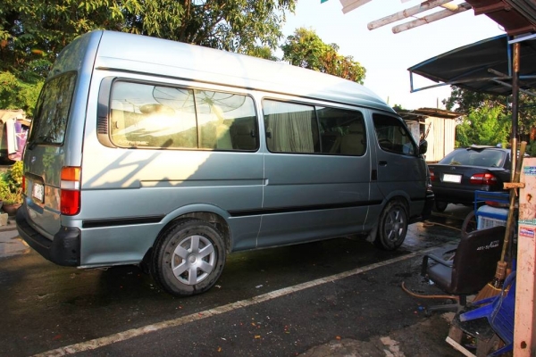 TOYOTA หลังคาสูง ช่วงยาว จดปี 2004 รถก็ปี2004 บอดี้ยังสวยไม่ผุ