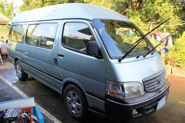 TOYOTA หลังคาสูง ช่วงยาว จดปี 2004 รถก็ปี2004 บอดี้ยังสวยไม่ผุ