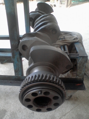 ข้อเหวี่ยง 6HH1 24 วาล์ว สภาพดี