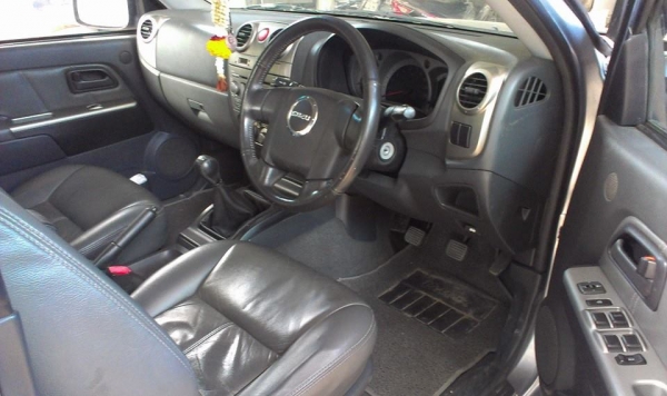 รถ 2.5 คอมมอลเรล รถ 2.5 คอมมอลเรล