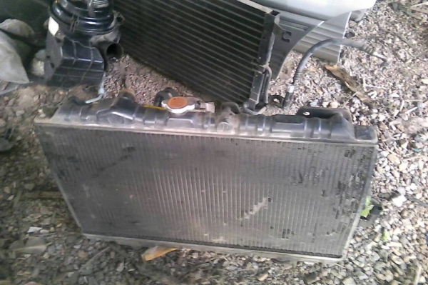 หม้อนํ้าพร้อมพัดลม ถอดจากมิตซู e33 กาแลนท์ ขาย 3,500 บาท 0892095791 บอย