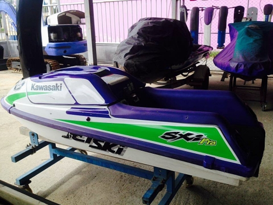 เจ้ตสกียืน คาวาซากิ 750 โปร เจ้ตสกียืน คาวาซากิ 750 โปร