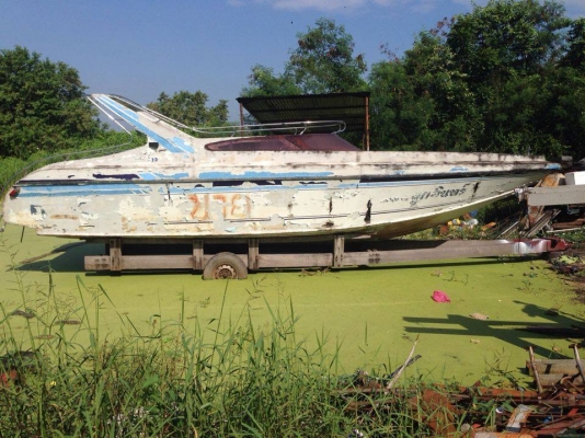ขายเรือสปีดโบท27ฟุต ไม่มีเครื่อง มีทะเบียน พร้อมเทเลอร์ 18500 บาท