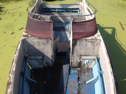 ขายเรือสปีดโบท27ฟุต ไม่มีเครื่อง มีทะเบียน พร้อมเทเลอร์ 18500 บาท