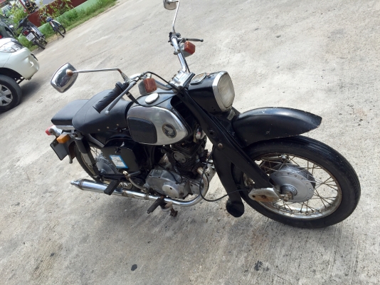 ขายc92 แห้งๆ   เครื่องดีมาก สภาพรถเดิมตามรูป เปลี่ยนโครงมาแต่แจ้งลงเล่มแล้วครับ แท้เยอะ ฝากระเป๋าเหล็ก แตรหอย ทะเบียนขาด 54 เอกสารชุดโอนครับ   ของแถมมี บังโซ เบาะยาว ท่ออีกคู่