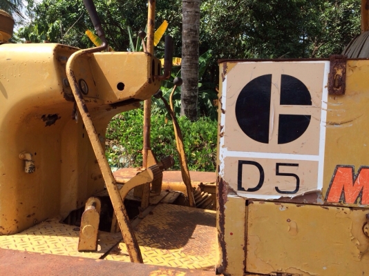 ขายด่วน รถแทรกเตอร์ดันดิน  พร้อมใช้งาน