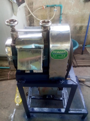 ขายเครื่องคั้นน้ำอ้อย มือสองพร้อมใช้