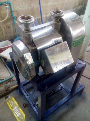 ขายเครื่องคั้นน้ำอ้อย มือสองพร้อมใช้