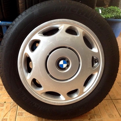 ล้อออะไหล่1วง กะทะเหล็กฝาครอบ BMW 15นิ้ว พร้อมยาง ตจวส่งได้ครับ