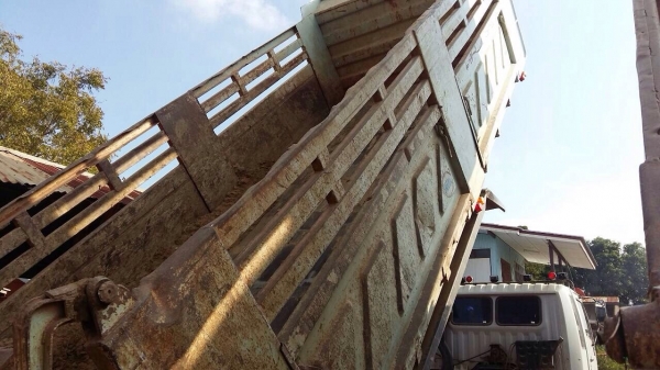 ขายรถบรรทุกสิบล้อ HINO 2K เครื่องเดิม 2 เพลา ดัมพ์สามมิตร รถป้าบแดงมือเดียว ทะเบียนพร้อม ขายรถบรรทุกสิบล้อ HINO 2K เครื่องเดิม 2 เพลา ดัมพ์สามมิตร รถป้าบแดงมือเดียว ทะเบียนพร้อม