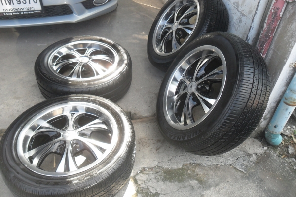 มาแบบนี้เลยครับ ล้อแม็ก 17นิ้ว6รู พร้อมยาง สวยๆ 4 ล้อ ราคา 6900 บาท