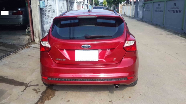 FORD FOCUS 5DR 2.0 S ปี 12 ตัวท็อปสุด สีแดงๆ สภาพดี Full option พร้อมใช้งานครับขายถูกๆ FORD FOCUS 5DR 2.0 S ปี 12 ตัวท็อปสุด สีแดงๆ สภาพดี Full option พร้อมใช้งานครับขายถูกๆ