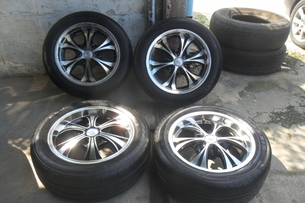 ได้มาแบบนี้เลยครับ ล้อแม็ก17นิ้ว 6รู พร้อมยาง สวยๆ 4 ล้อ ราคา 6900 บาท