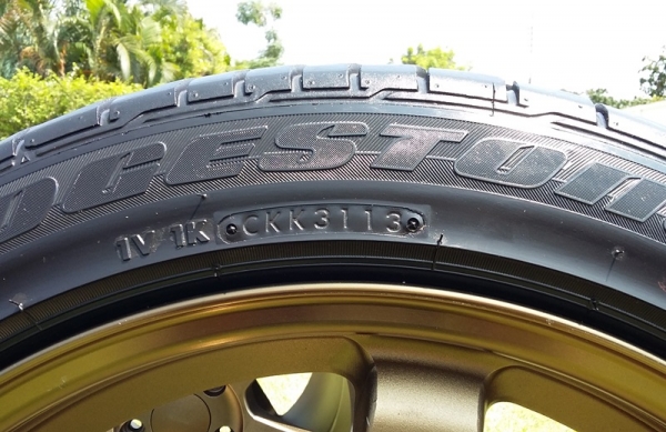 ยาง,245-45-18 Bridgestone Re050a แน่นๆปลาย13 คู่ละ 4,500 ยาง,245-45-18 Bridgestone Re050a แน่นๆปลาย13 คู่ละ 4,500