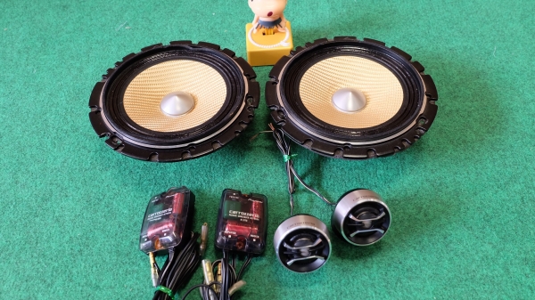 ชุดลำโพง Pioneer Carrozzeria กรวยเคฟล่าห์สีเหลือง ครบชุดหน้า-หลัง-ทวิตเตอร์แบบขาตั้ง-เน็ตเวิคแบบกล่อง 2 ทาง ครบชุดจริงๆ