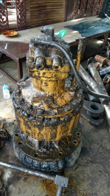 ขายเหมาอะใหล่แมคโคร CAT 200 B หลายรายการครับ