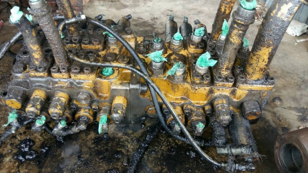 ขายเหมาอะใหล่แมคโคร CAT 200 B หลายรายการครับ