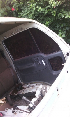 ประตู 4ล้อ NISSAN ALLAS ข้างซ้าย กระจกไฟฟ้า ขาย 5,000 บาท (ศุภากร 081-1903107 , 081-4252943)