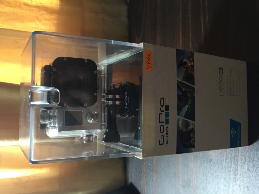 ขายกล้อง Gopro3(white) + Remote + sd card 16 G อุปกรณ์ครบๆ