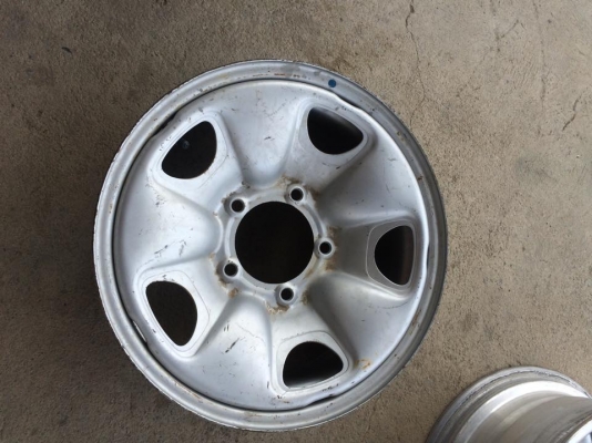 ขายล้ออะไหล่ 1วงขอบ 16 กว้างุ6ครึ่ง 5/139  ใส่คารีเบี้ยน รถจิ๊ป