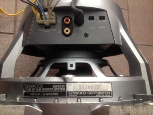 ตู้ SUB เเอมในตัว KENWOOD SW 201X 240 WATTS เก่าญี่ปุ่นเเท้สภาพสวย