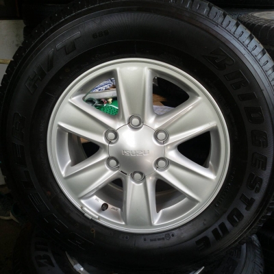 ล้อ isuzu ขอบ 16 พร้อมยาง bridgestone 245 70 16 ปี 15 ชุดล่ะ 16,500