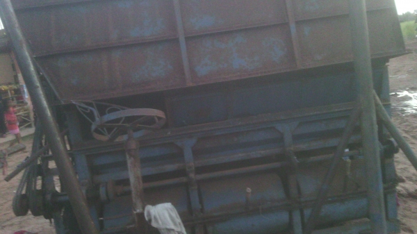 เครื่องสีข้าวหกฟุตจัมโบ้ติดรถยนต์พร้อมเกียร์ฝาก