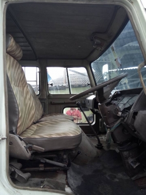 ขาย10ล้อเพลาเดียวเอฟ18 กระบะเลสทั้งลูกสวยๆ คัสซีสวยไม่บวมไม่หัก เครื่องแน่น รถมือเดียวออกห้าง ทะเบียนพร้อมโอน