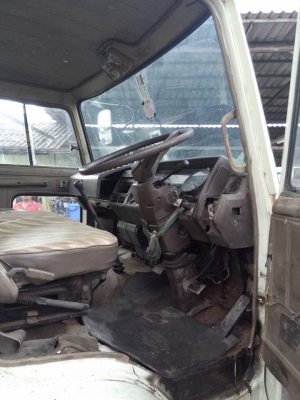 ขาย10ล้อเพลาเดียวเอฟ18 กระบะเลสทั้งลูกสวยๆ คัสซีสวยไม่บวมไม่หัก เครื่องแน่น รถมือเดียวออกห้าง ทะเบียนพร้อมโอน