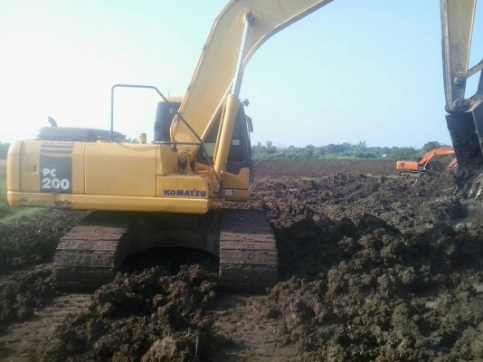 ต้องการขายรถแมคโค KOMATSU  PC200-7  รถเจ้าของขายเอง