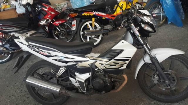 ขาย ปรับราคา 23,000 บาท HONDA SONIC 125 ปี 50 ล้อแม็กสตาร์ทมือ เครื่องดีเดิม สภาพชุดสีใช้ได้  เล่มพร้อมชุดโอน