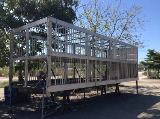 รับต่อรถบรรทุกสุกรแบบมีลิฟต์ขึ้นลง 2-3 ชั้น รับต่อรถบรรทุกสุกรแบบมีลิฟต์ขึ้นลง 2-3 ชั้น